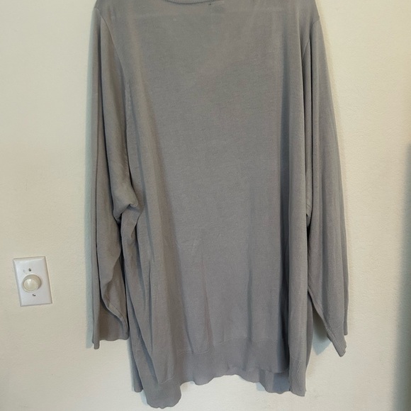 Torrid Disney Sweater Top Womens 6 Gray Minnie Daisy Sequin Bow Scrappy V-Neck - Picture 3 of 10